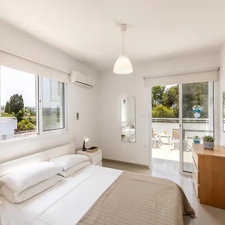 别墅 Flouressia Gardens