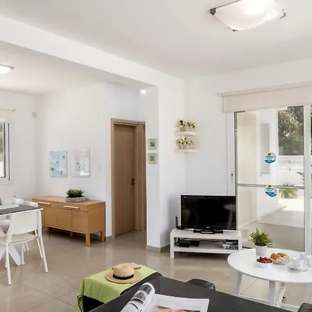 Flouressia Gardens Villa *