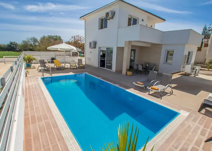 Flouressia Gardens Villa Protaras