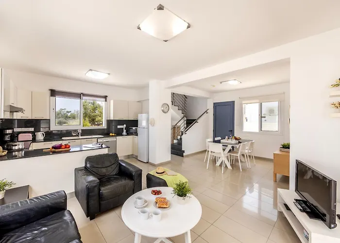 Flouressia Gardens Villa Protaras