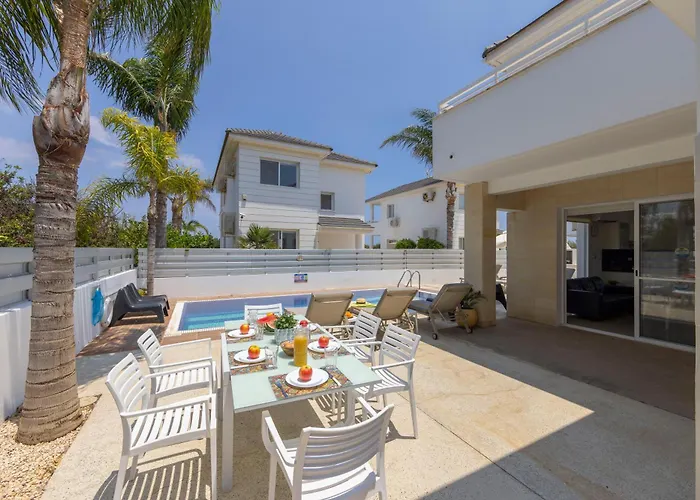 Flouressia Gardens Protaras