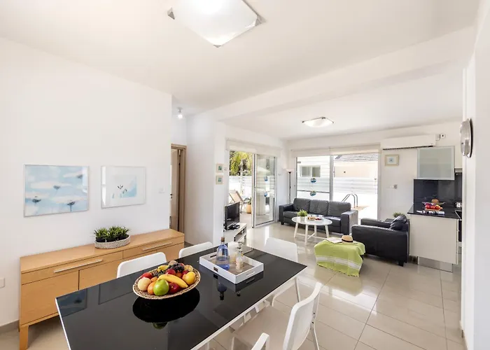 Flouressia Gardens Villa