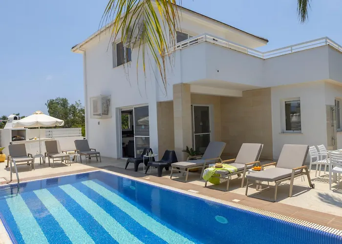 Villa Flouressia Gardens Protaras