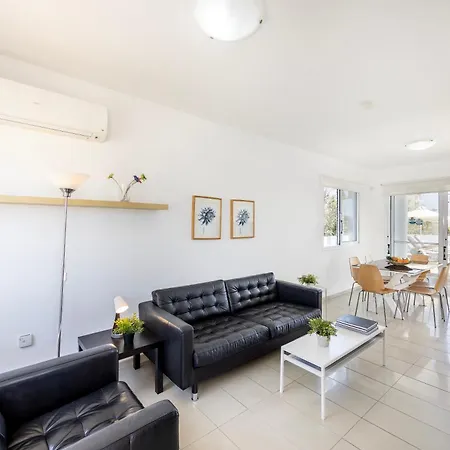 Βίλα Flouressia Gardens Πρωταράς