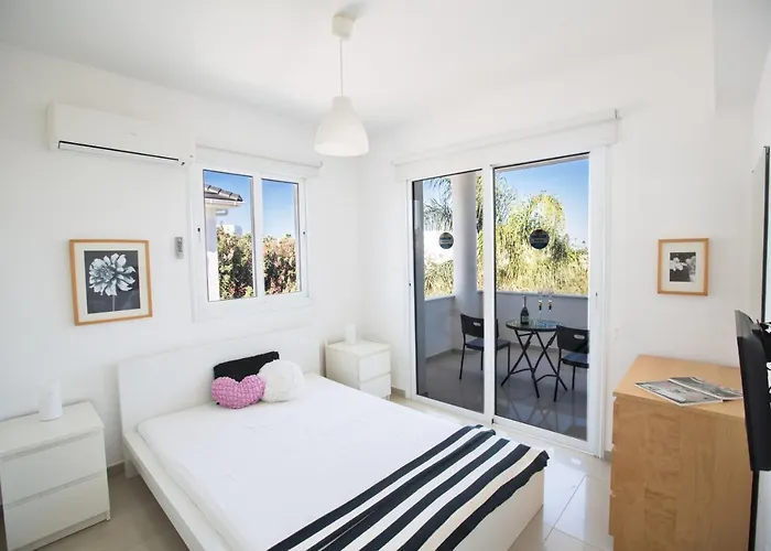 Flouressia Gardens Βίλα *